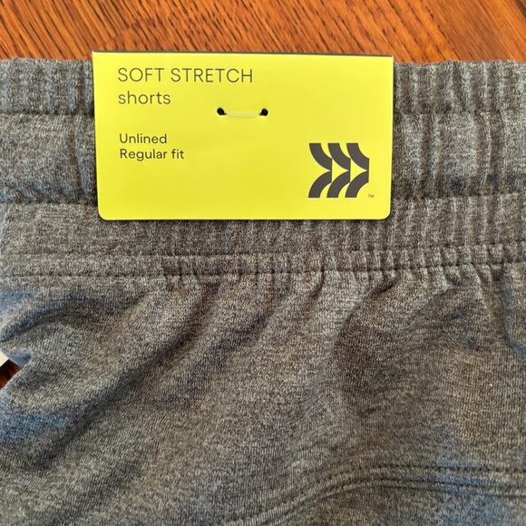 All In Motion Mens 7" Soft Stretch Shorts Side & Zippered Pocket Sz M Olive NWT - Picture 5 of 6